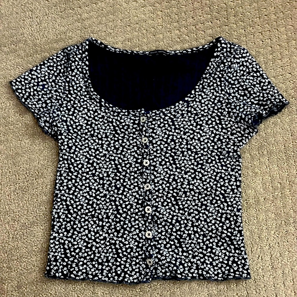 brandy Melville zelly button up top
